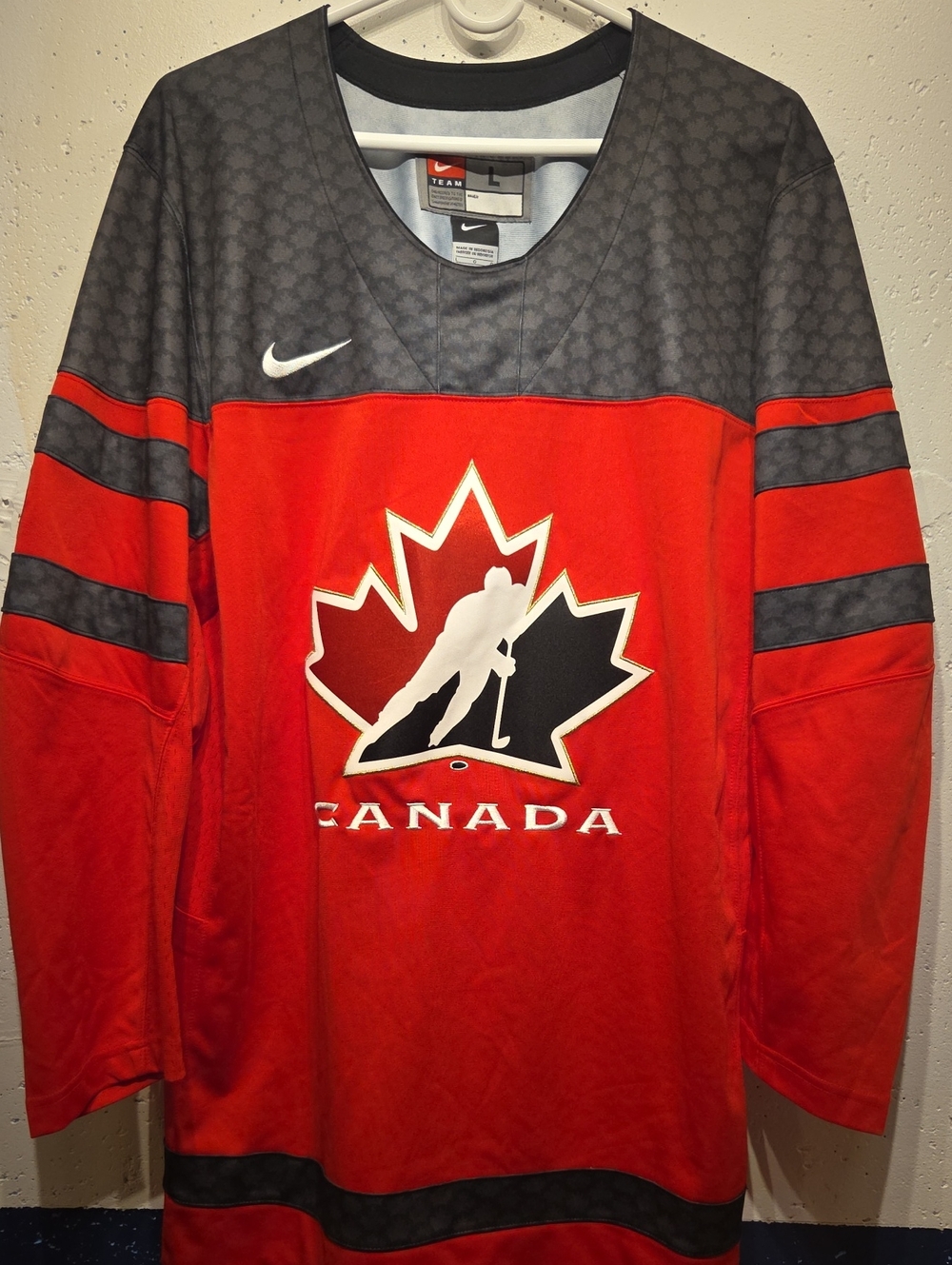 *RARE* Canada 150 Edition: Nike Red & Black 2017 Canada Hockey Jersey (Large)